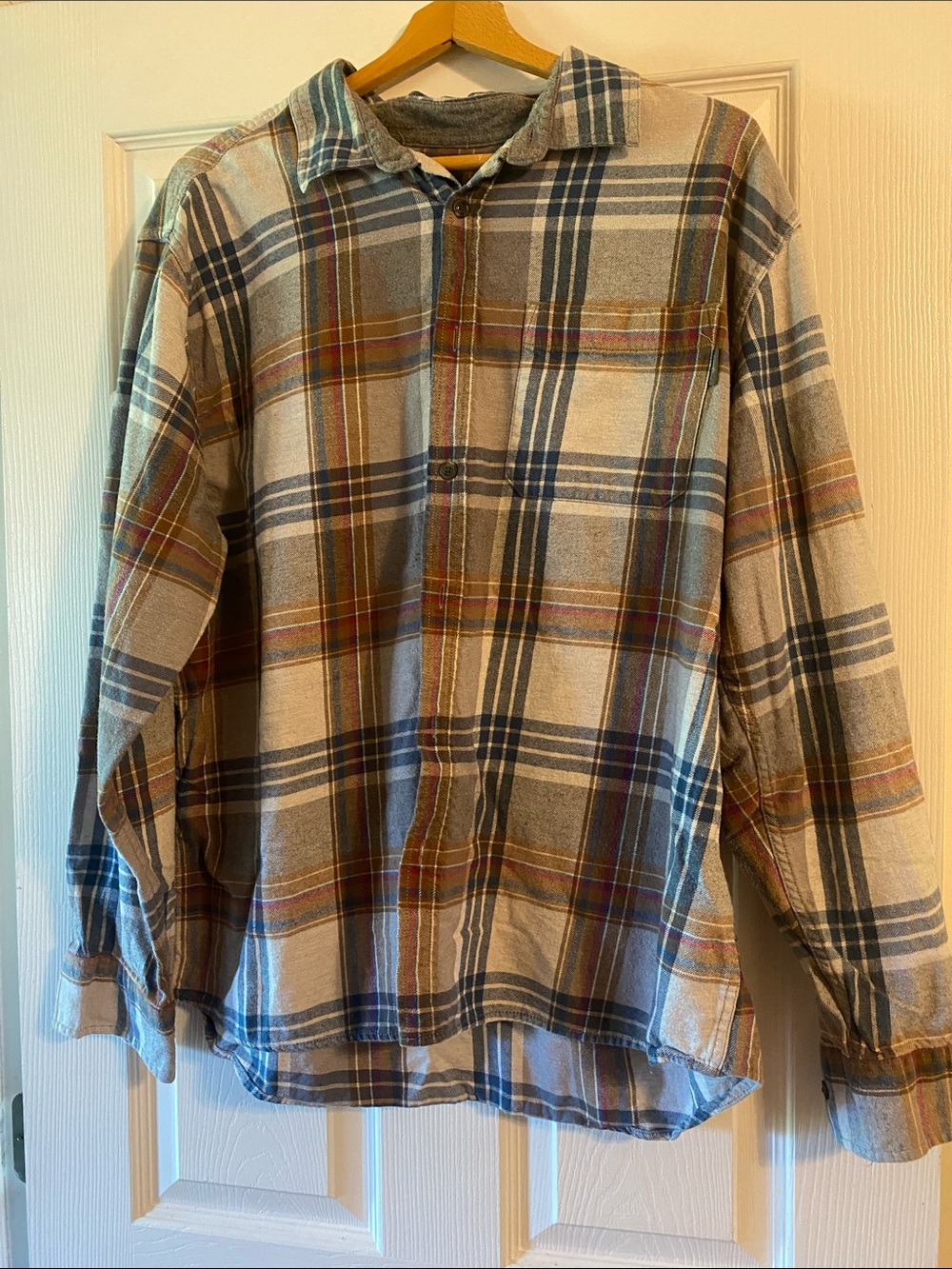Eddie Bauer Cream Plaid Lightweight Shirt Jacket with Navy & Brown Accents
